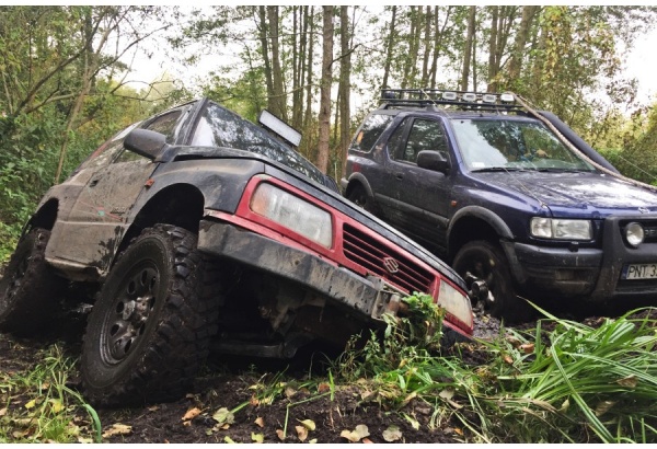 Terenowa jazda 4x4 off-road za kierownicą