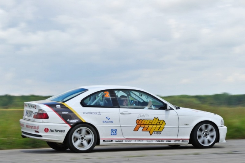 Przejazd w roli pasażera samochodem BMW z Fun Racing