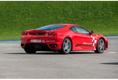 Przejażdżka za kierownicą samochodu Lamborghini Gallardo lub Ferrari F430