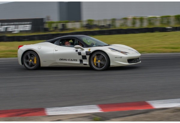 Przejażdżka za kierownicą samochodu Ferrari Italia 458