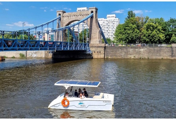 Rejs katamaranem solarnym we Wrocławiu