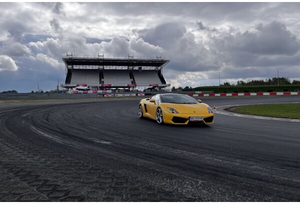 Jazda za kierownicą Lamborghini z Fun Racing