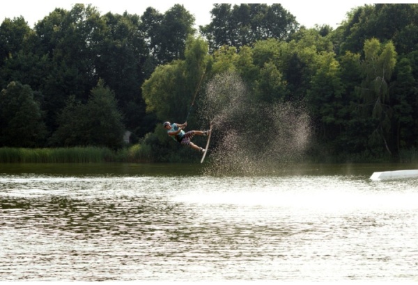 Lekcja wakeboardingu nad jeziorem Biezdruchowo