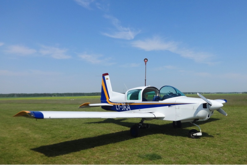 Przeglądowy lot szkolny samolotem nad Kownie z „Aero Pilotem”