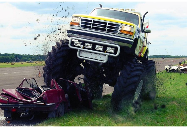 Tarowanie wraków Monster Truck