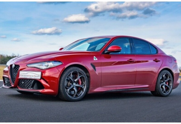 Przejażdżka za kierownicą samochodu Alfa Romeo Giulia Quadrifoglio